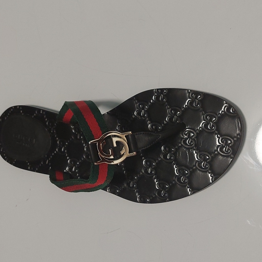 Gucci guccisima classic Thong sandals in red and green
